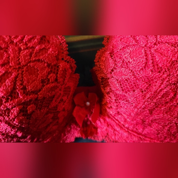 Red push up bra - Picture 2 of 5